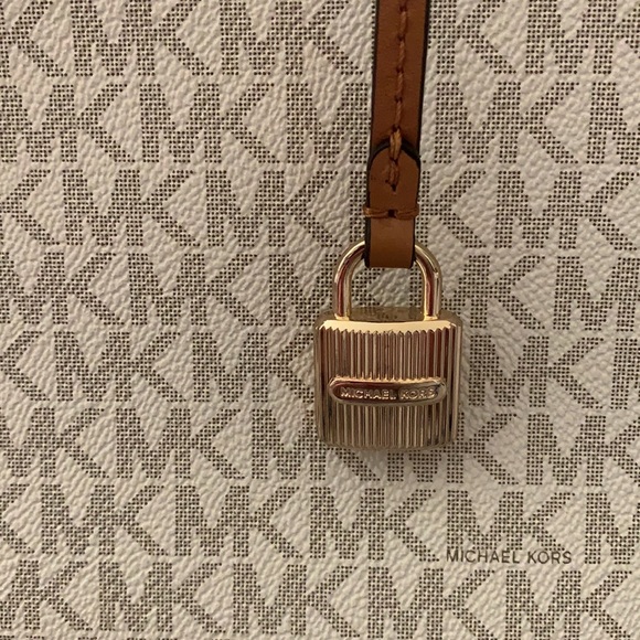 Michael Kors handbag - Picture 11 of 11